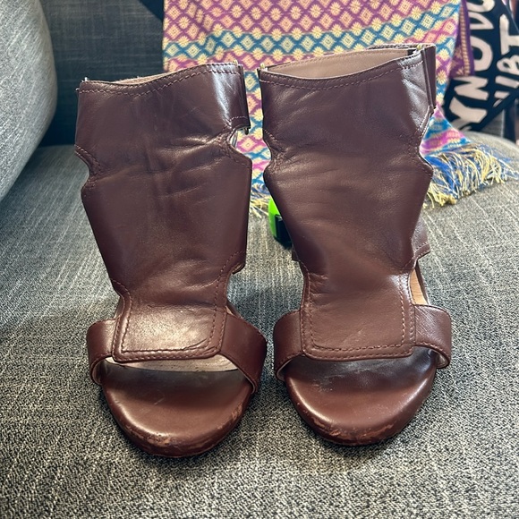 Brown heels with faux leather front design - Picture 1 of 6